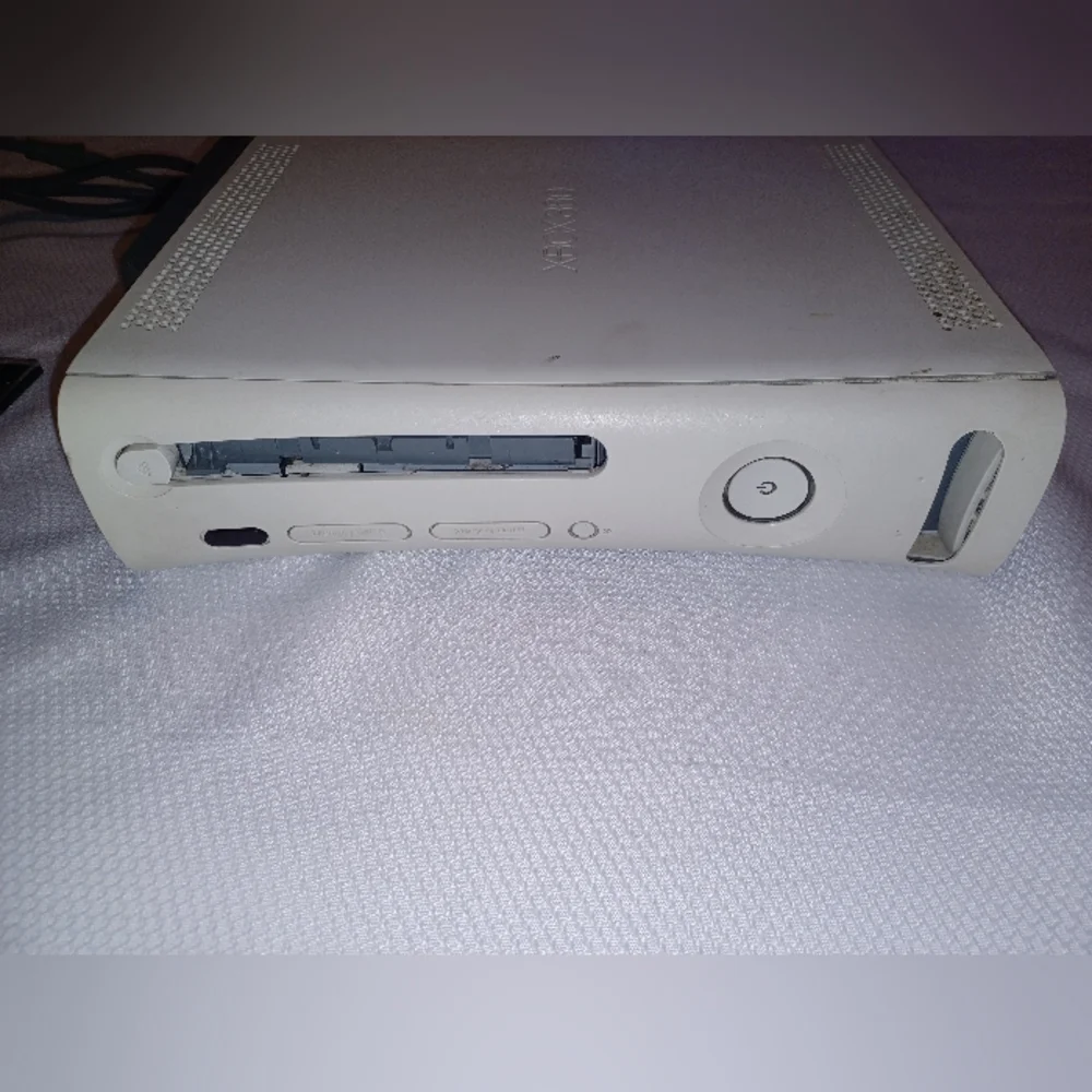 Microsoft Xbox 360 Bundle w/ Game + Controller + HD